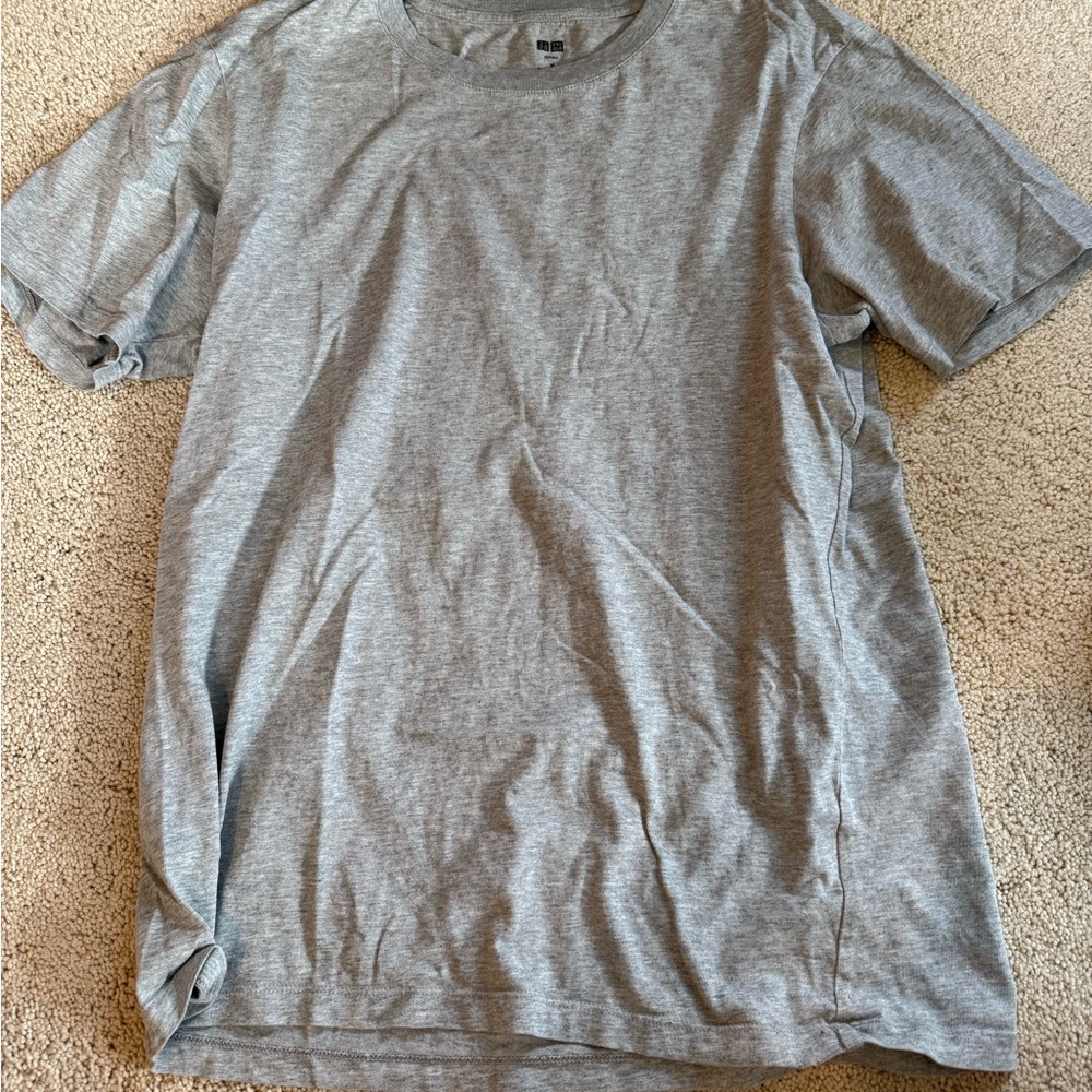 Uniqlo gray tee shirt